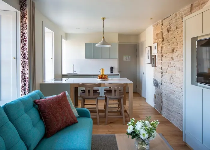 Abbey Strand Apartments, At Holyrood